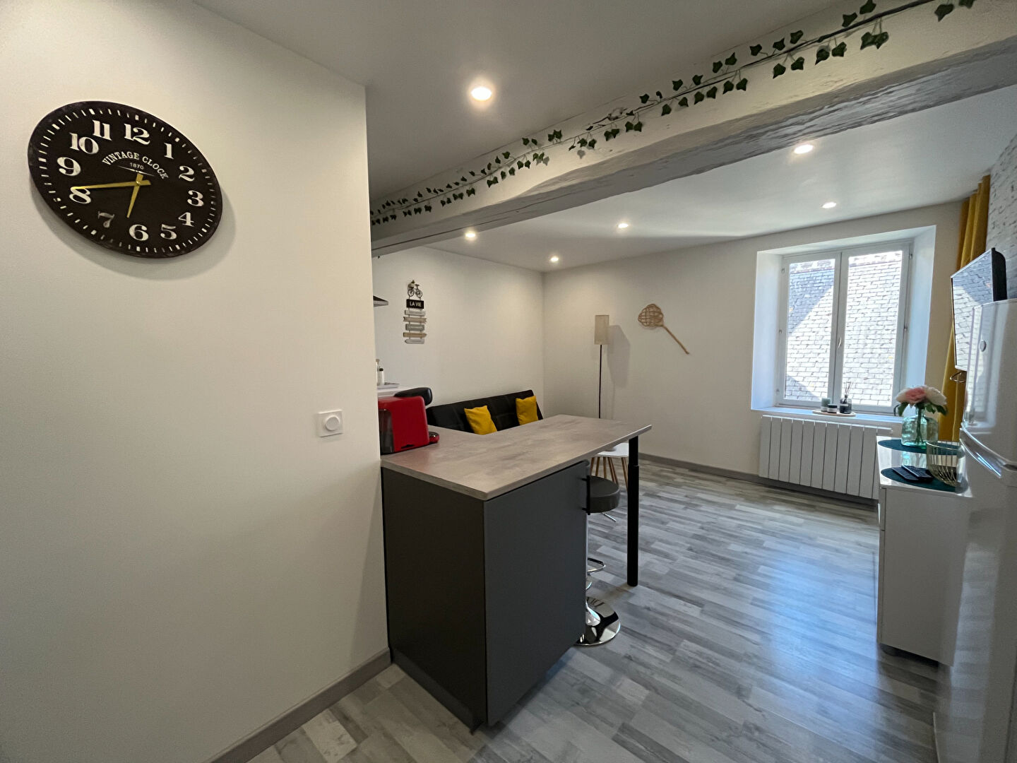 Photo Immeuble Aubigny Sur Nere 4 pièce(s) 91.7 m2 image 2/6