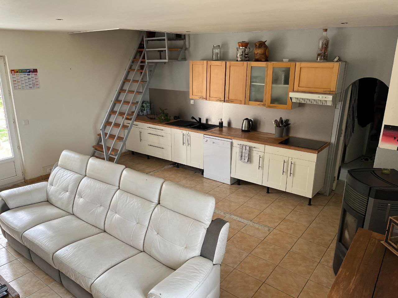 Maison 5 pièces + hangar.