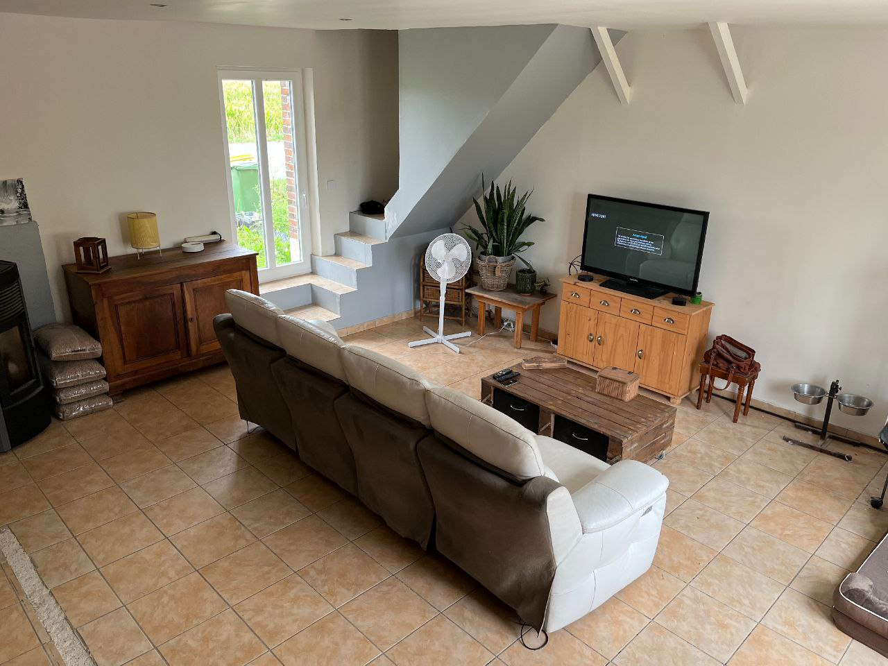 Maison 5 pièces + hangar.