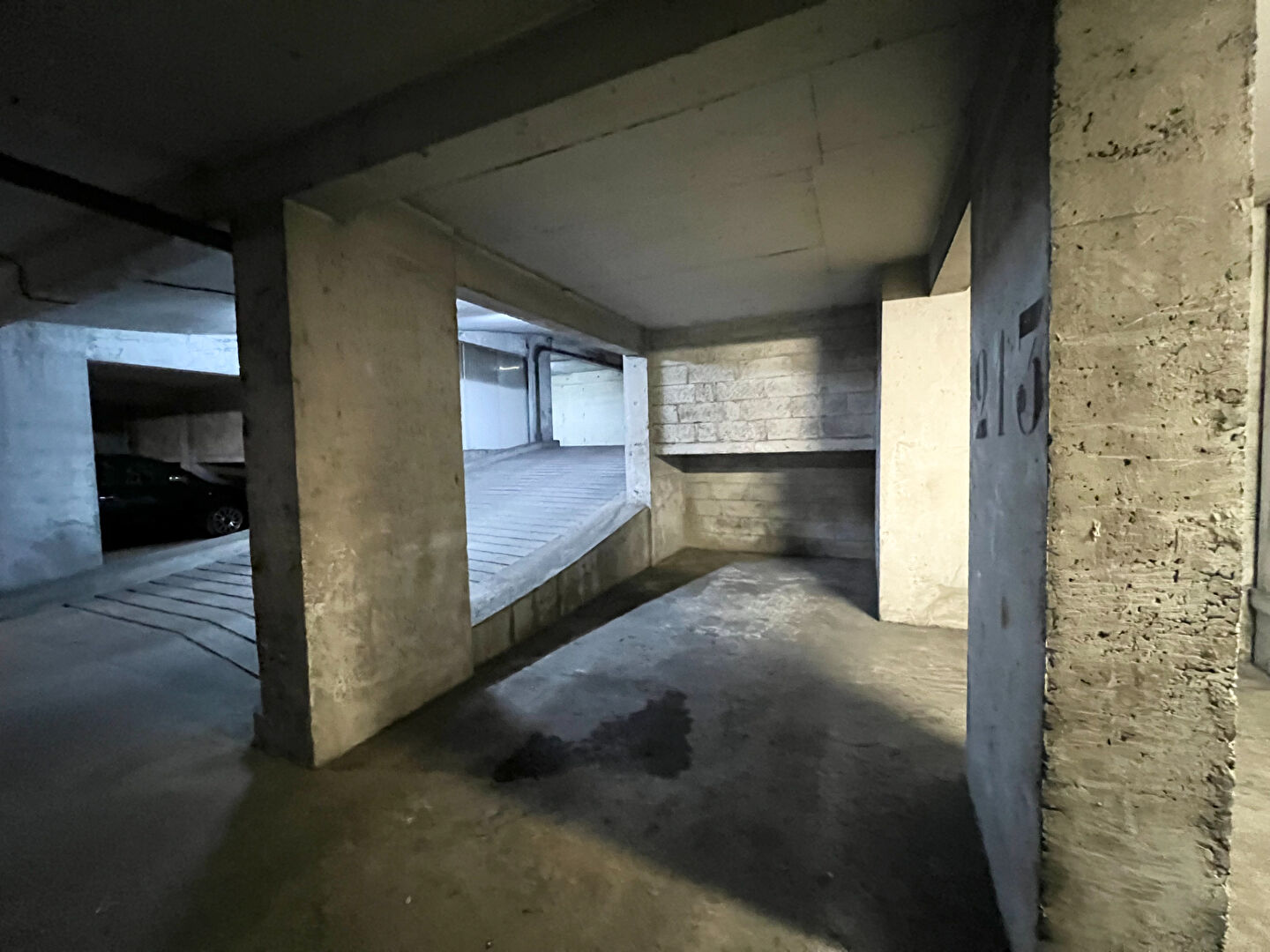 Photo Parking  Paris 18ème image 2/5