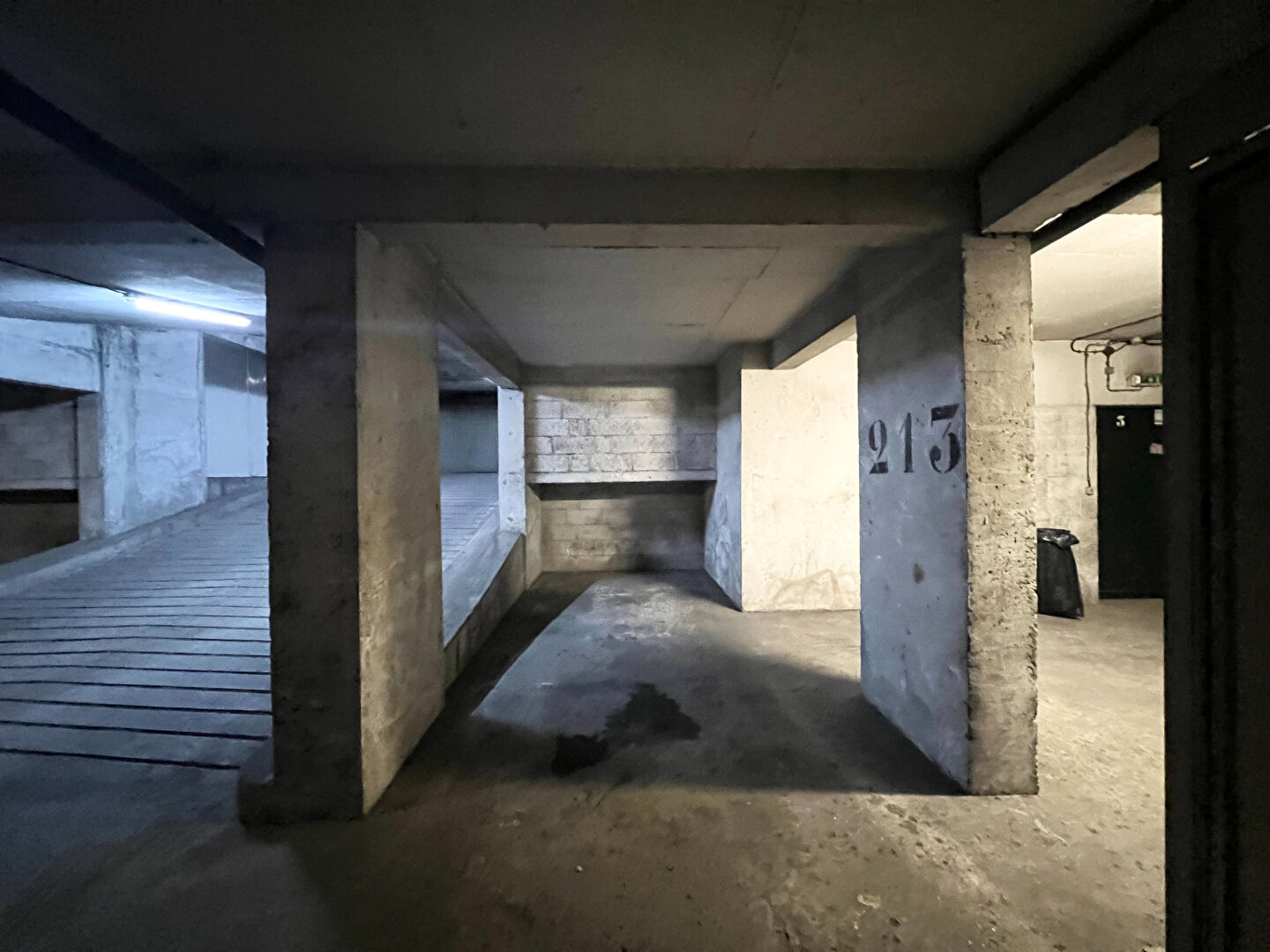 Photo Parking  Paris 18ème image 3/5