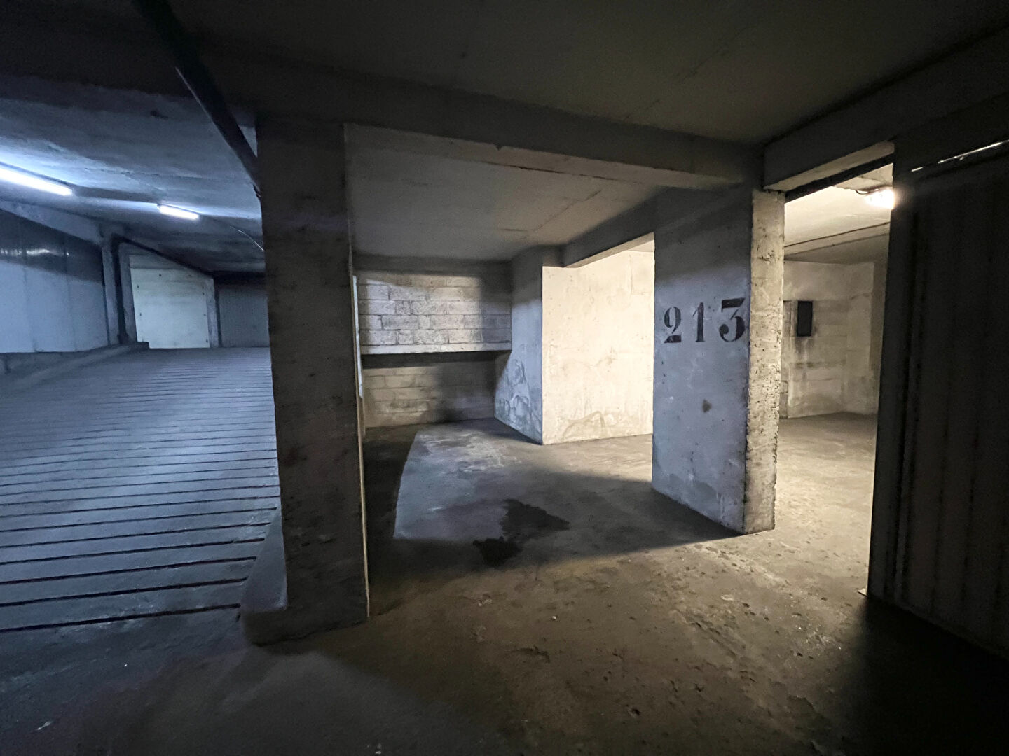 Photo Parking  Paris 18ème image 4/5