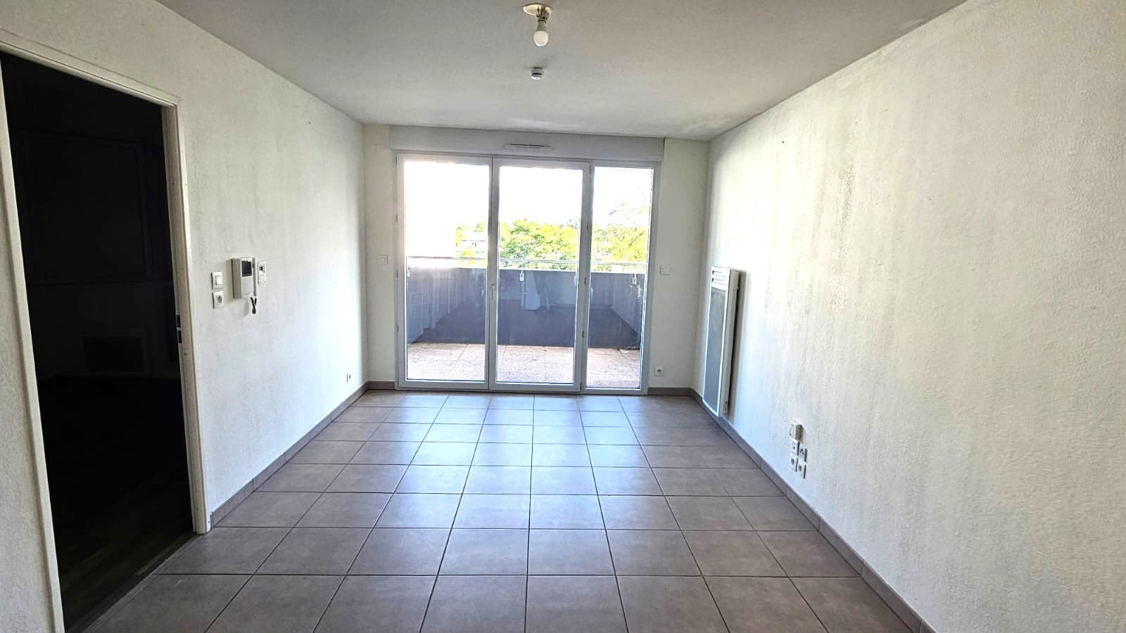 Photo T2 avec balcon et parking image 2/6