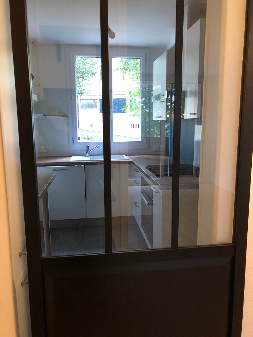 Photo BUC VILLAGE  APPARTEMENT  F4 avec loggia , parking et cave image 5/6