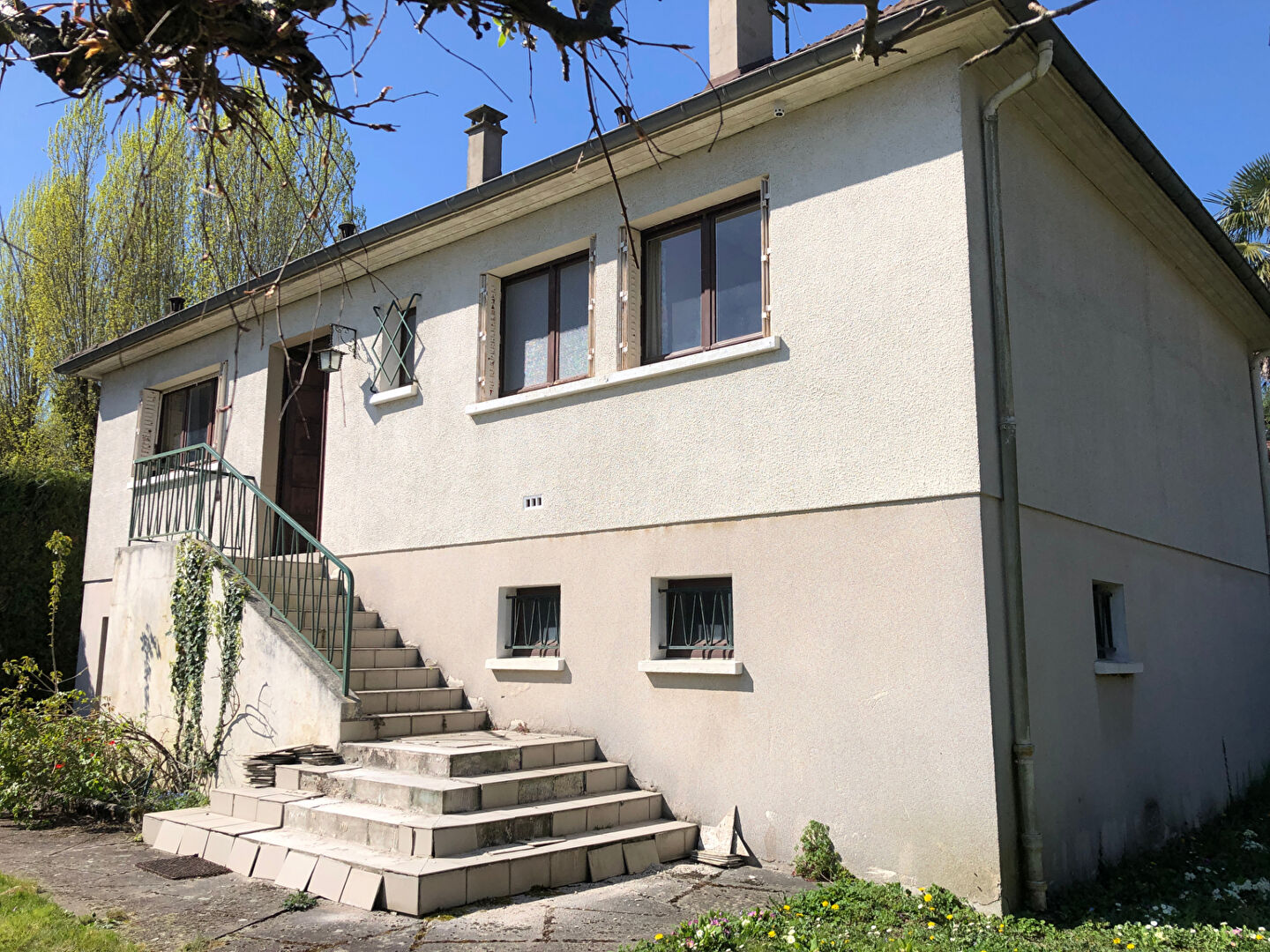 Photo HAUT BUC MAISON INDIVIDUELLE A RENOVER  ET AGRANDIR SUR  BEAU TERRAIN PLAT image 3/6