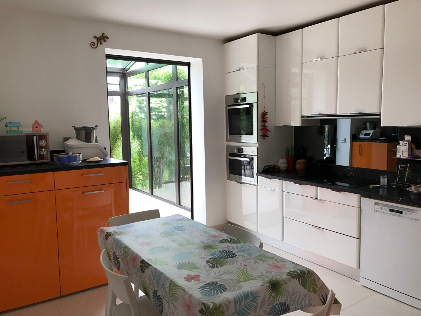 Photo VILLA BUC (200m²) AVEC VERANDA ET JARDIN  CLOS SANS VIS A VIS image 6/6