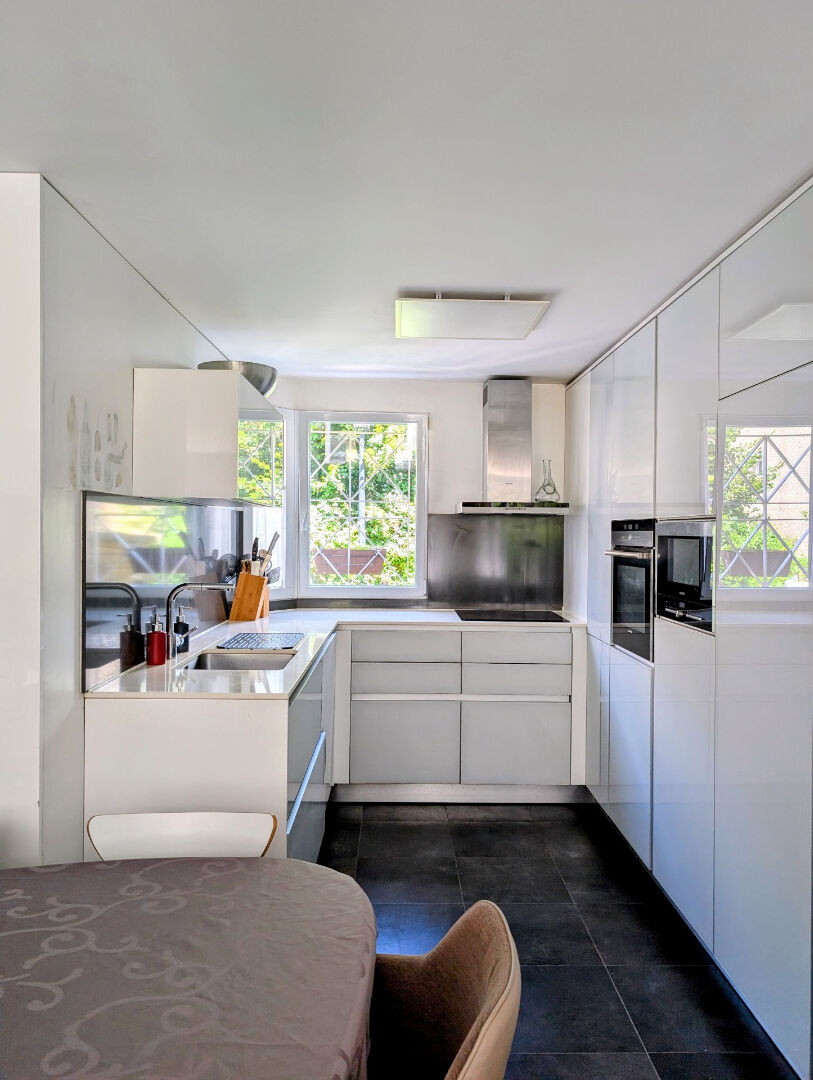 Photo HAUT BUC Maison 5 chambres, jardin et box image 2/6