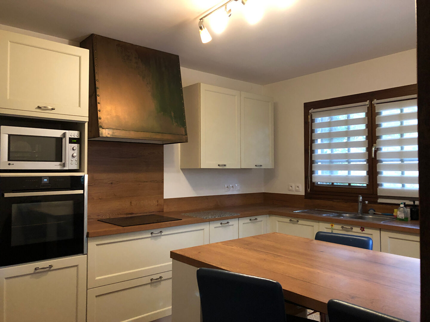 Photo HAUT BUC MAISON INDIVIDUELLE SUR  SOUS SOL ET JARDIN CLOS image 5/6