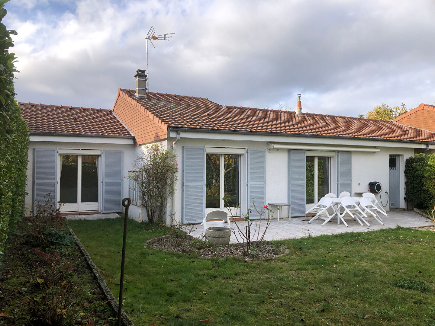 HAUT BUC MAISON 3 CH JARDIN ET GARAGE A LOUER MEUBLEE