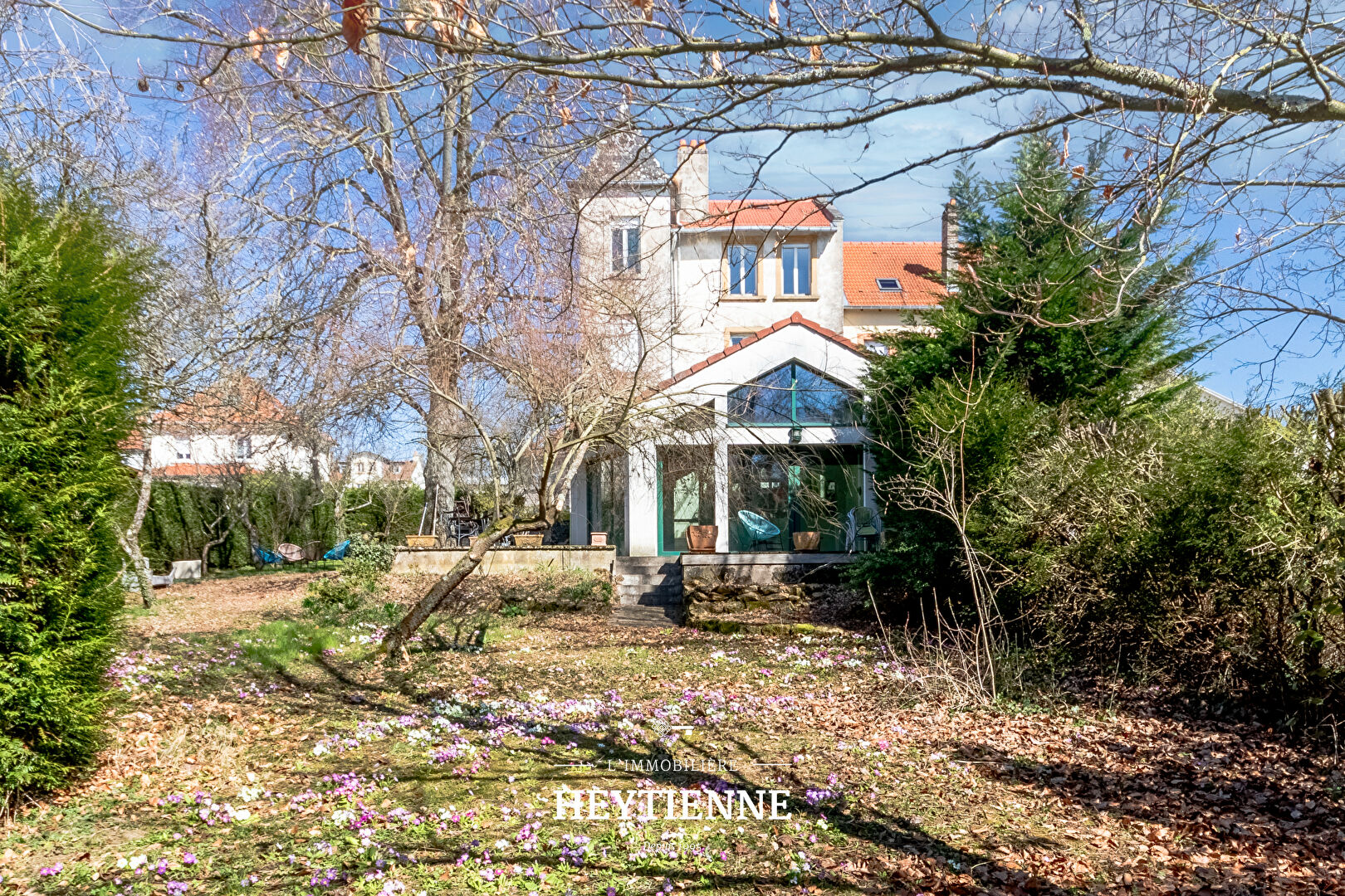 Photo Maison bourgeoise de 275 m² avec piscine intérieure avec un terrain de 14 ares environ image 2/6