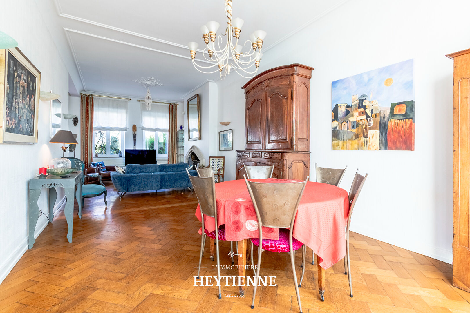 Photo Maison bourgeoise de 275 m² avec piscine intérieure avec un terrain de 14 ares environ image 6/6