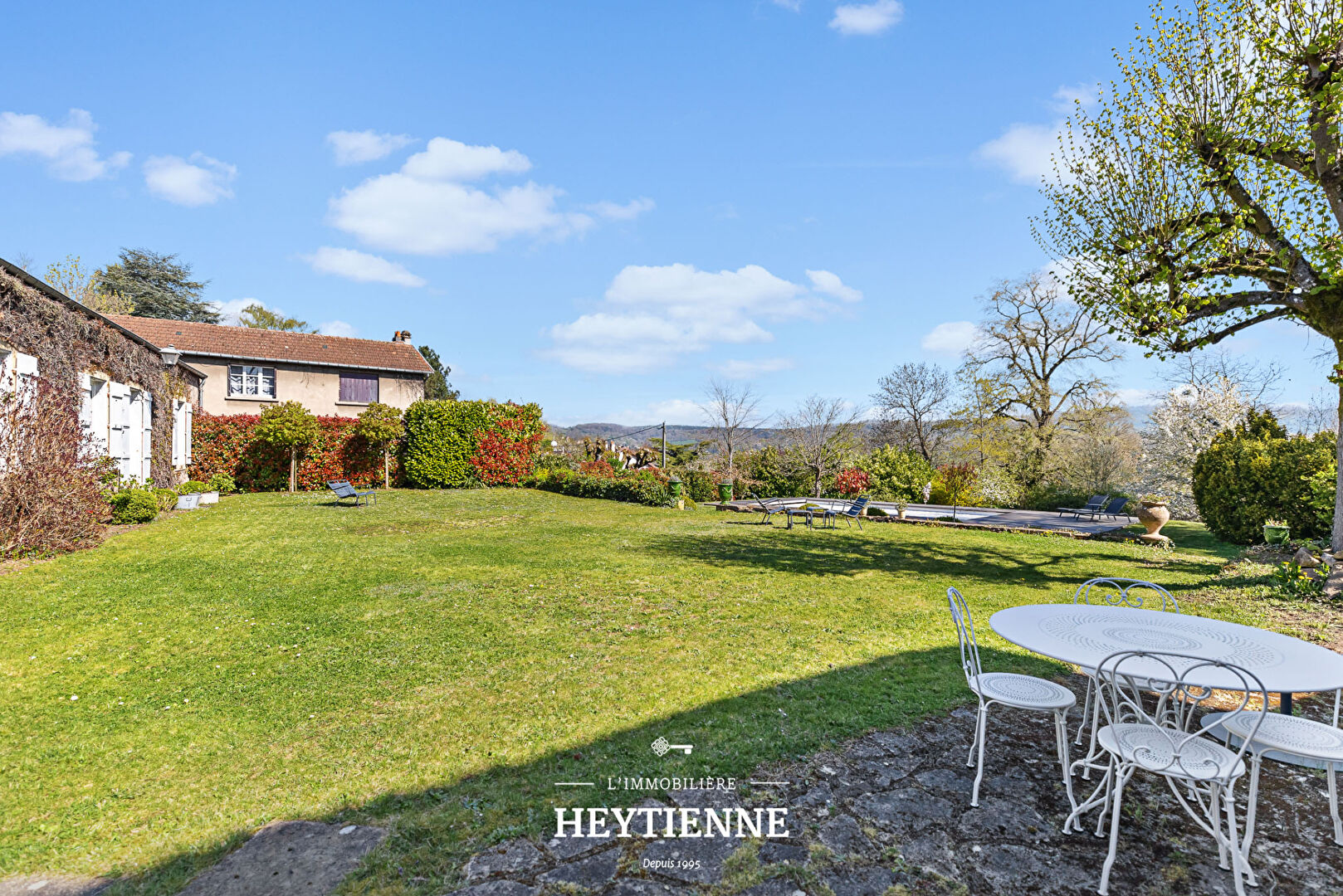 Photo SAINTE RUFFINE Propriété de  360 m² avec piscine  sur un  parc de 23 ares environ image 2/6