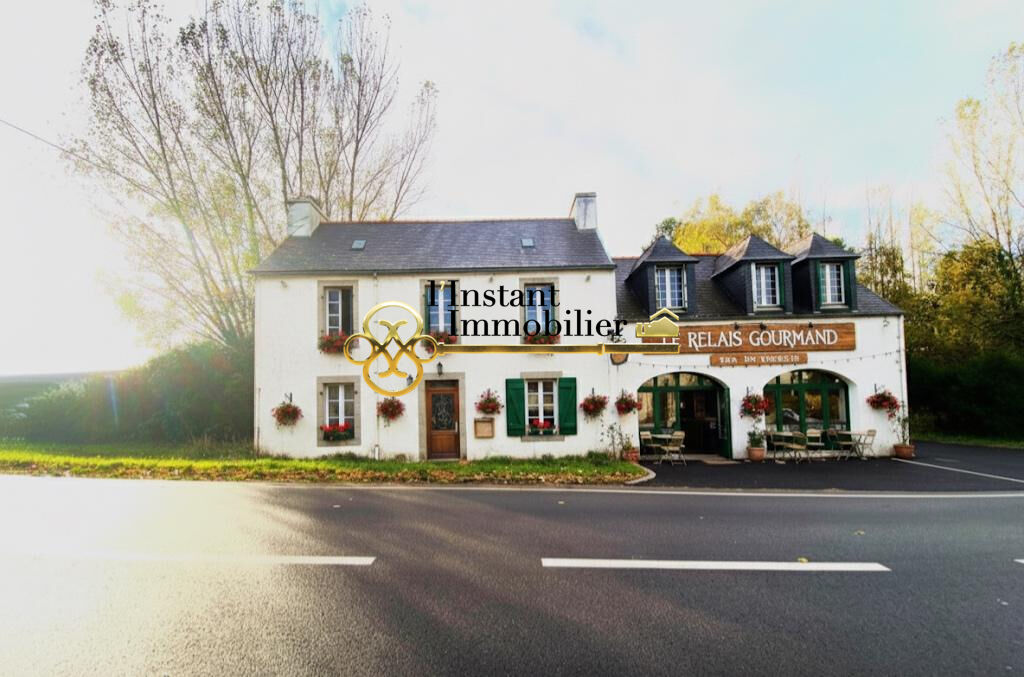Parcelle boisée en ZAC avec bâtiment à reconstruire intégralement.
