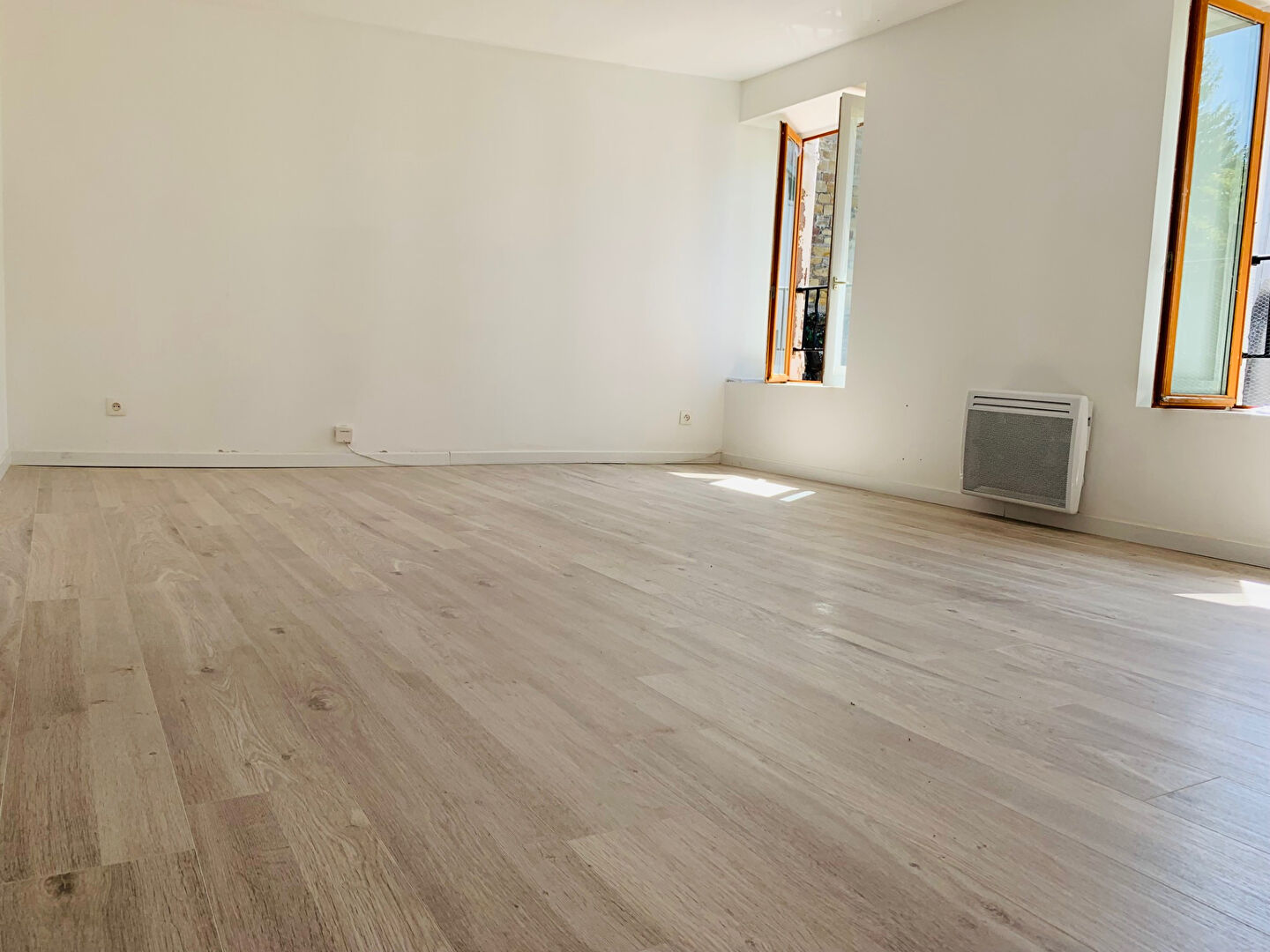 BACCARAT - joli petit immeuble quartier calme