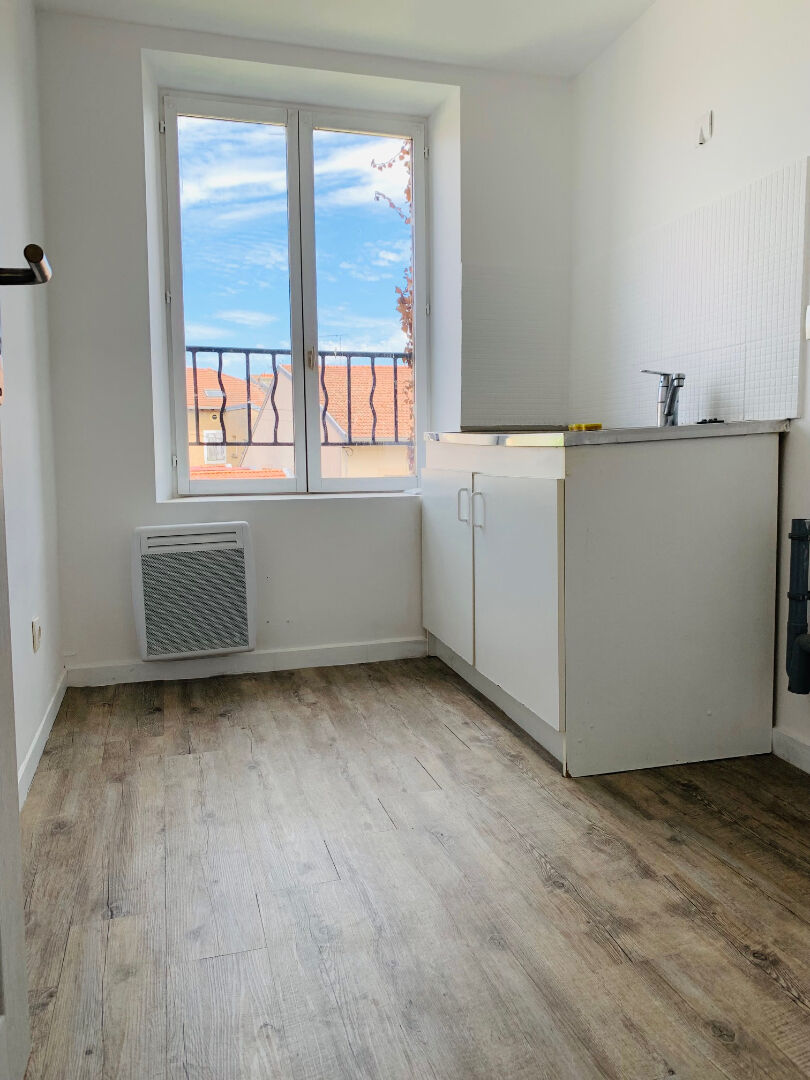 BACCARAT - joli petit immeuble quartier calme