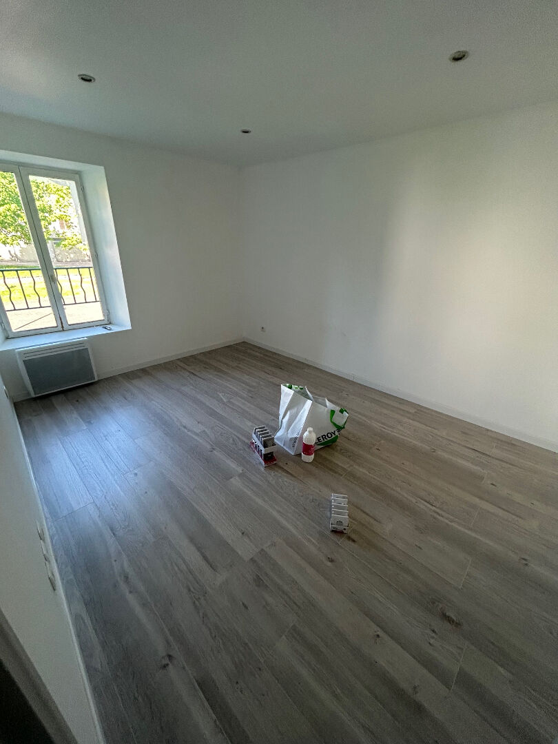 BACCARAT - joli petit immeuble quartier calme