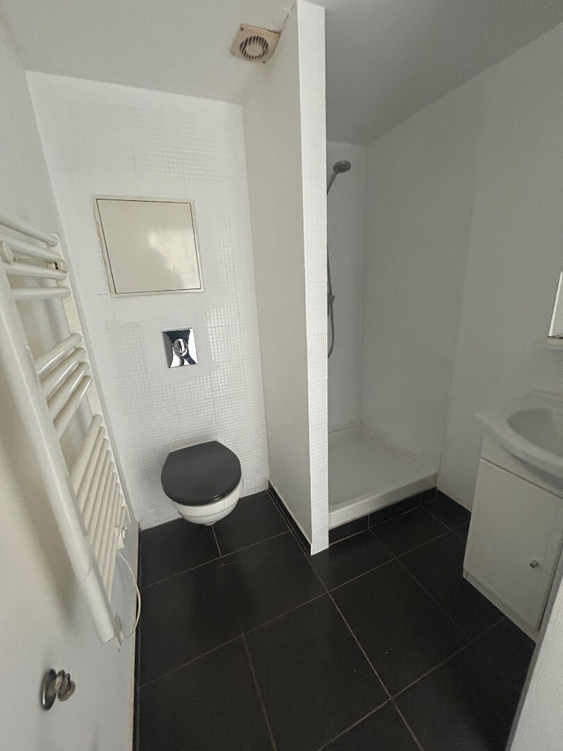 BACCARAT - joli petit immeuble quartier calme