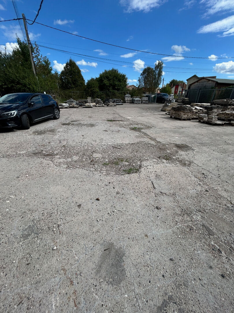 Photo À LOUER /  BÂTIMENT INDUSTRIEL AVEC GRANDE ZONE DE STOCKAGE & BUREAUX image 3/6