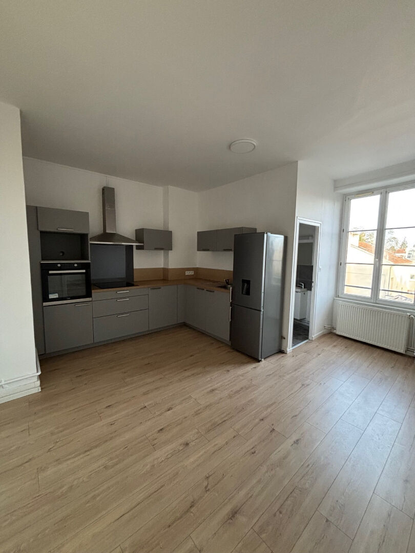 FACE A LA GARE - RUE RIVOLET