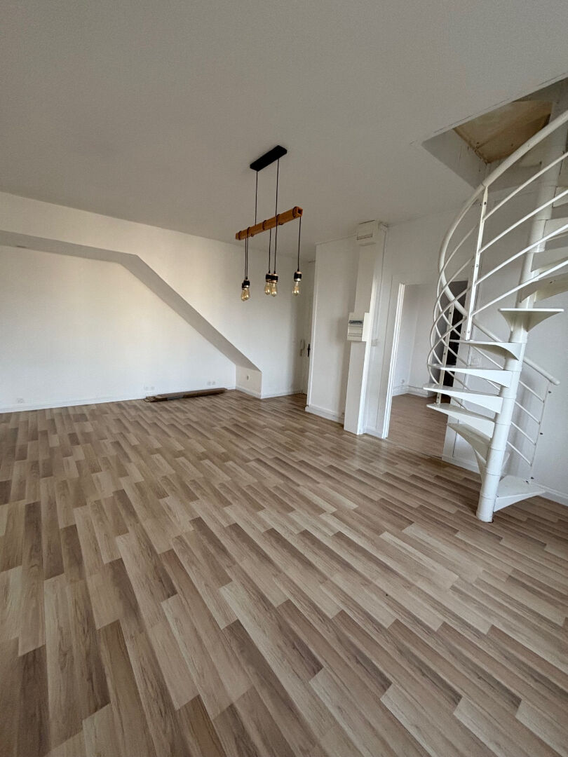 FACE A LA GARE - RUE RIVOLET