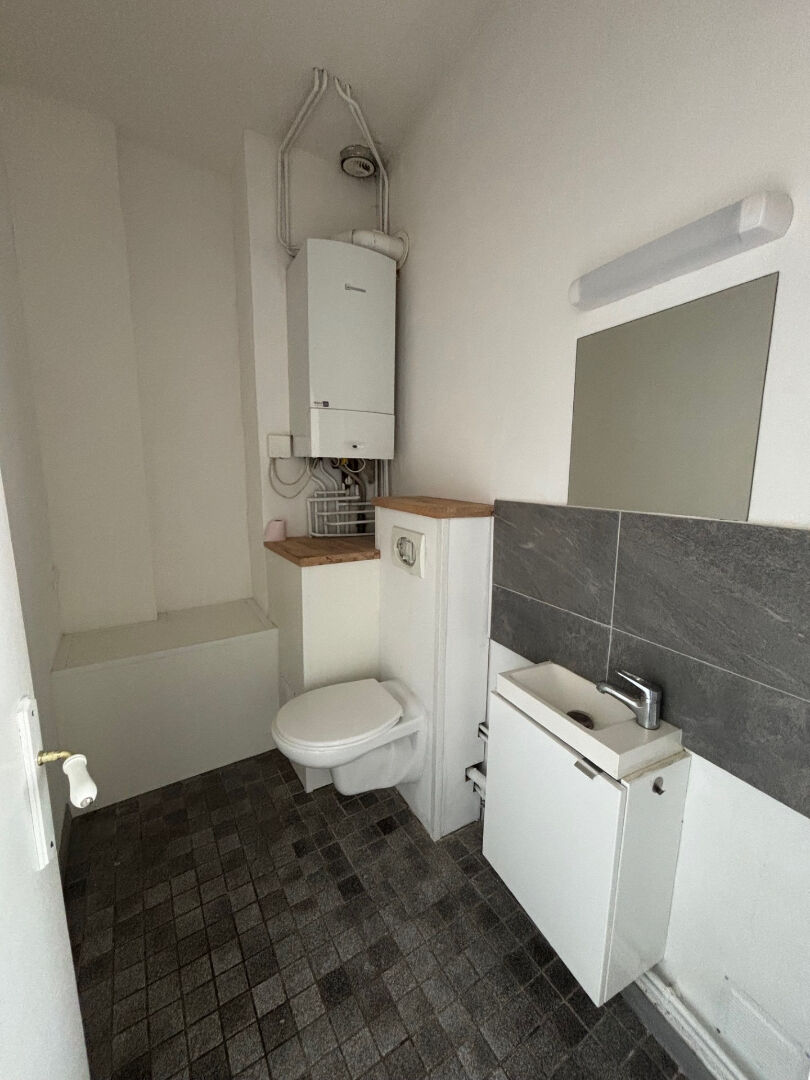 FACE A LA GARE - RUE RIVOLET