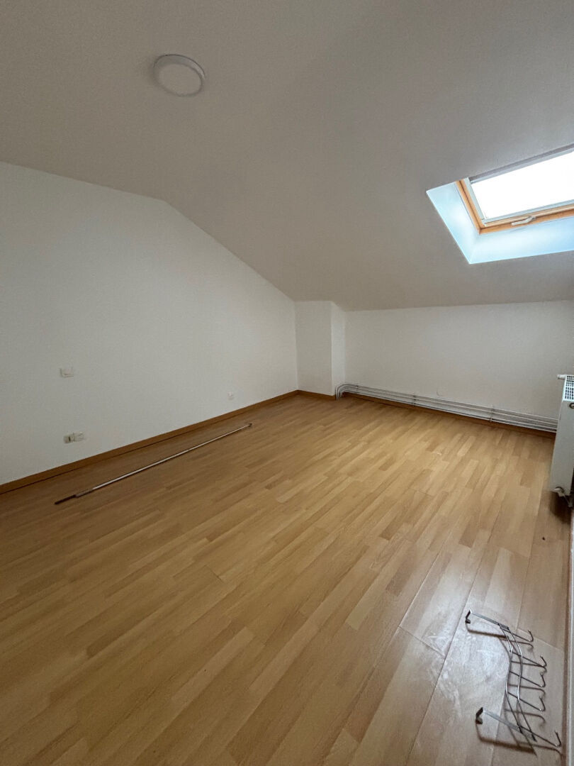 FACE A LA GARE - RUE RIVOLET