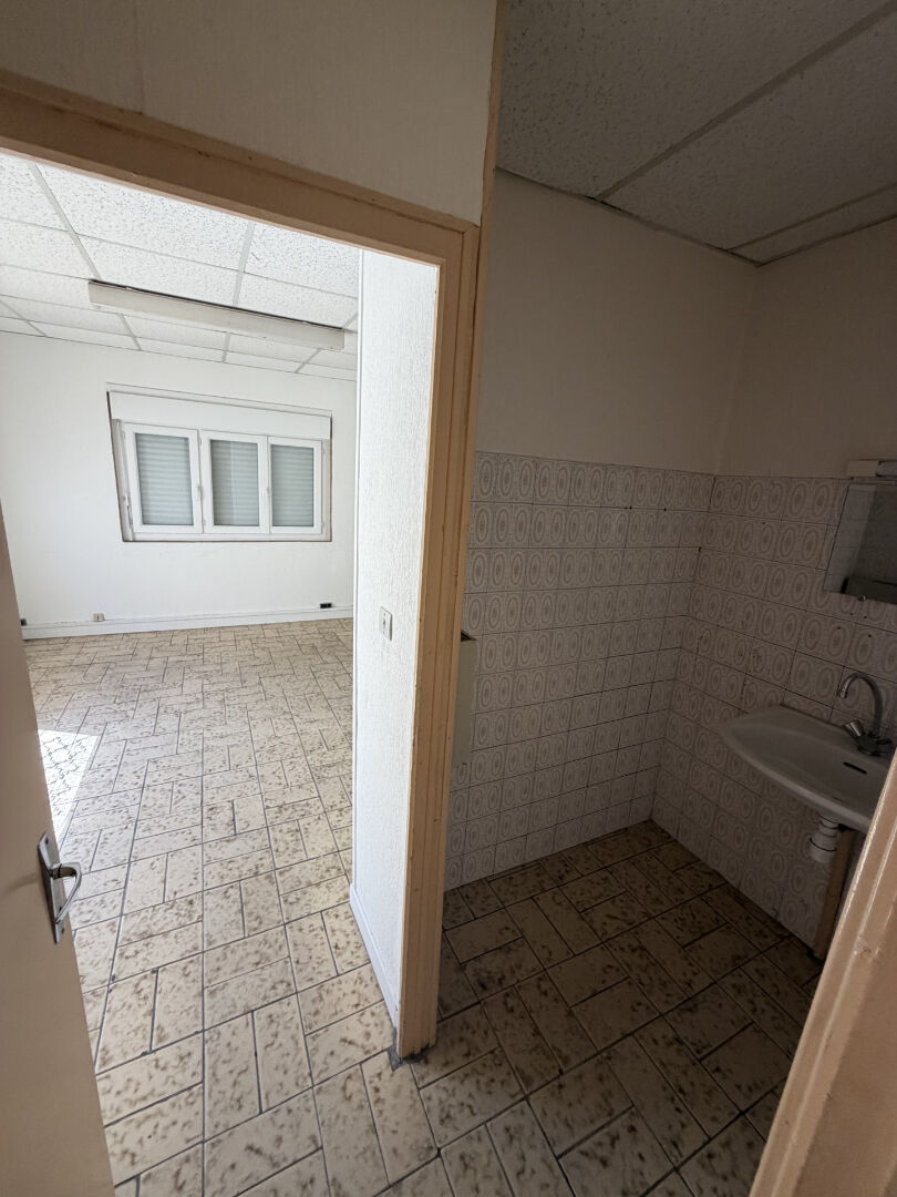 Entrepôt / local industriel  180 m2