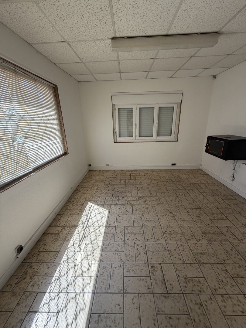 Entrepôt / local industriel  180 m2
