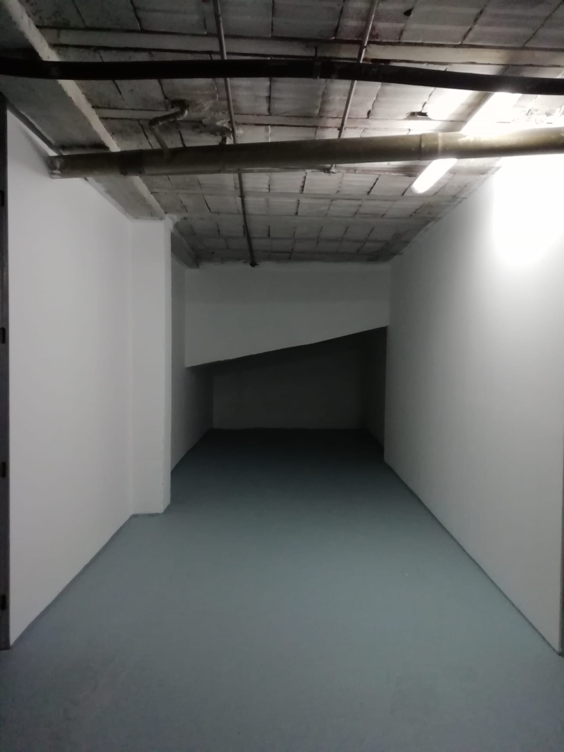 Photo Garage fermé de 23m2 en plein centre de Roses image 2/3