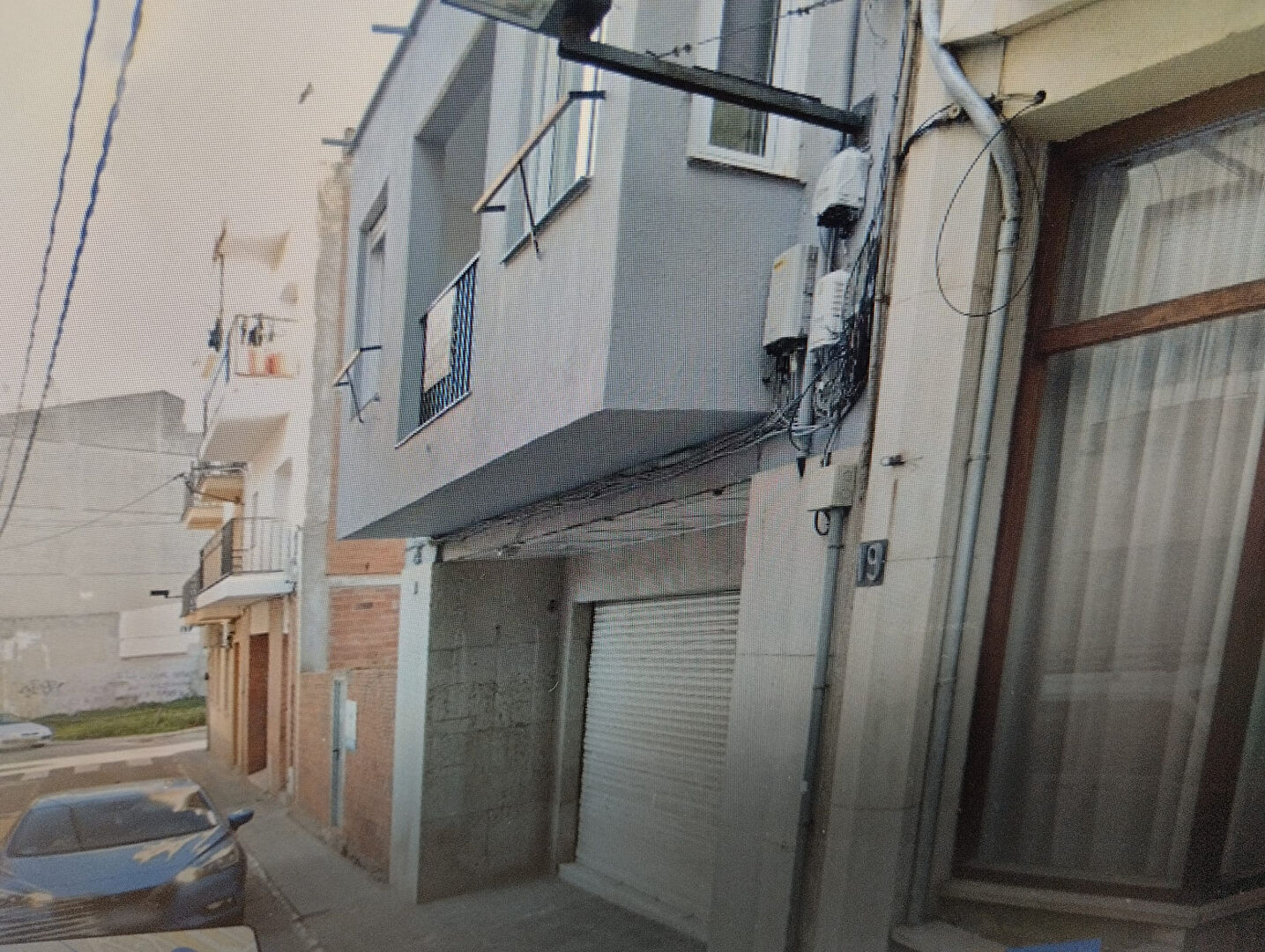 Garage fermé de 23'25m2 au centre de Roses