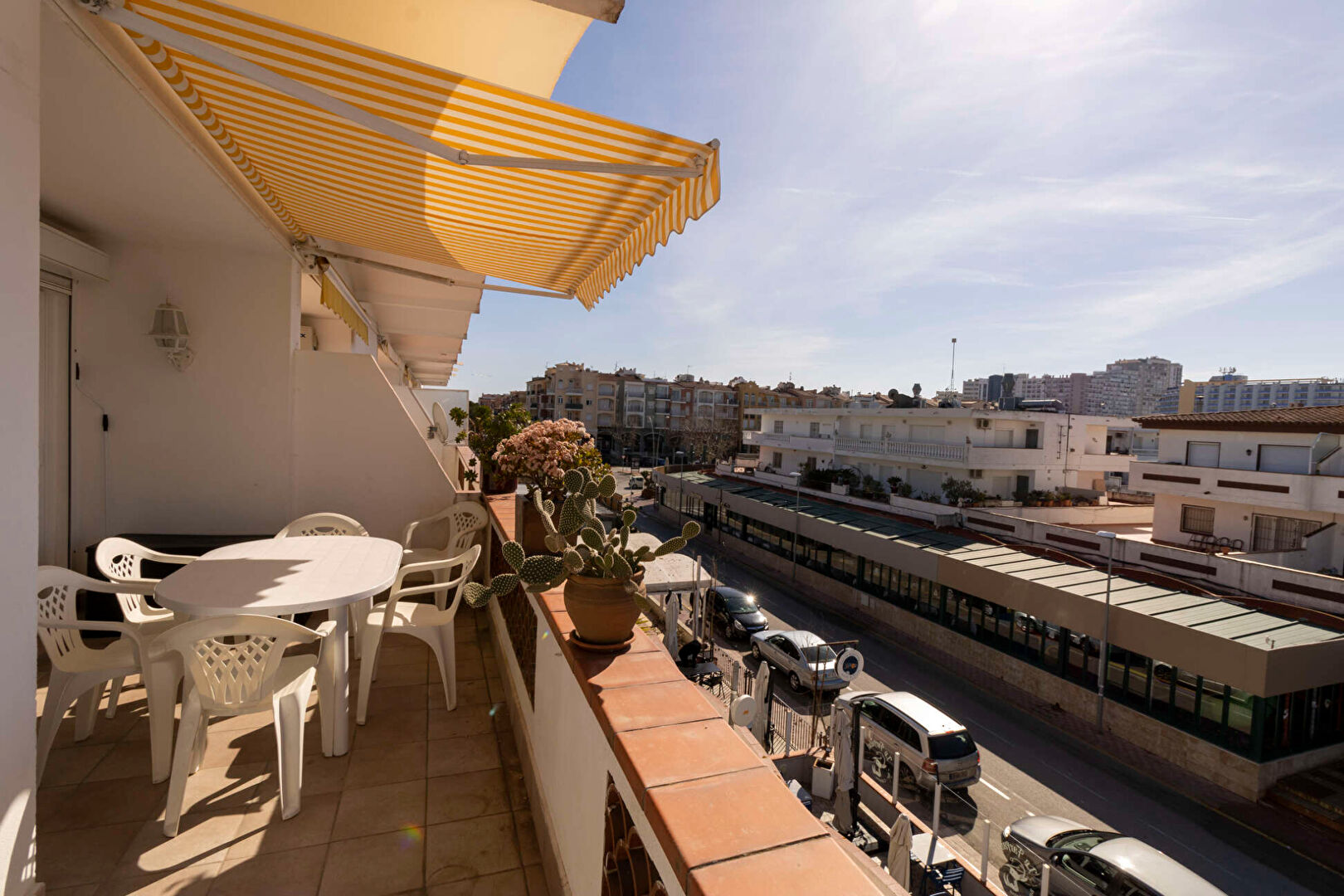 Photo Appartement rénové de 2 chambres situé au centre à 150m de la plage à Empuriabrava image 2/6