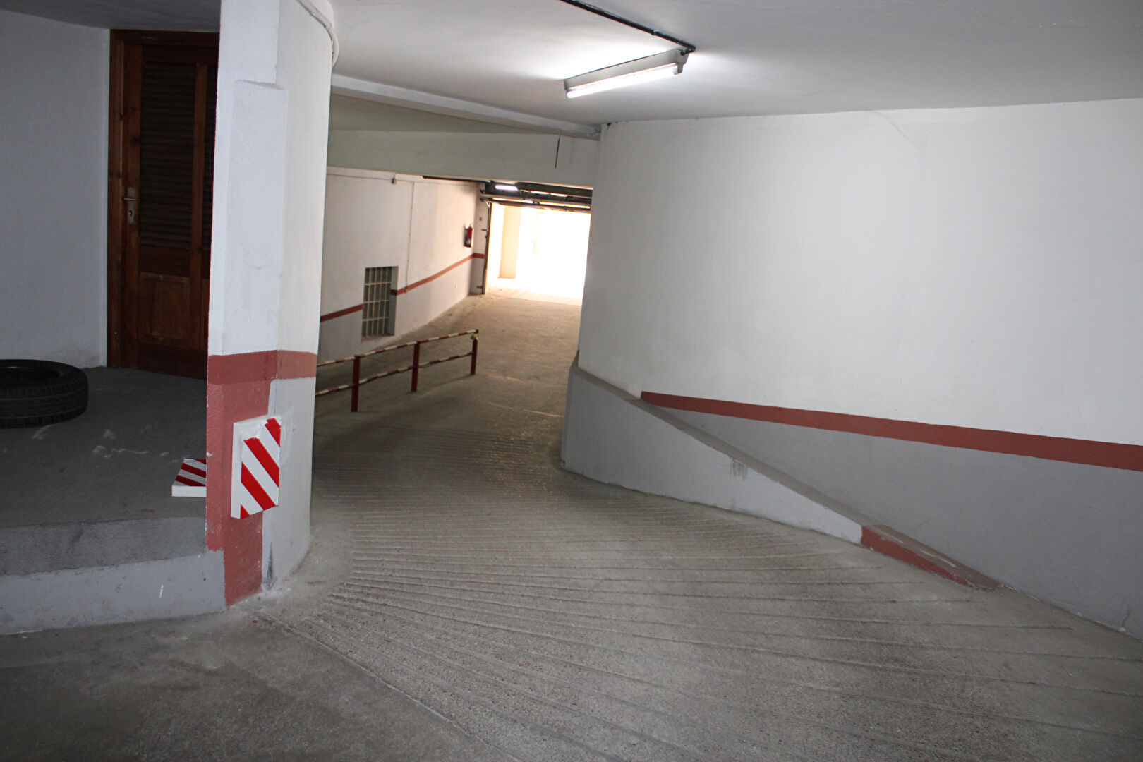 Photo Place de parking située dans la rue Puig Rom de Roses de 11m2 image 3/6