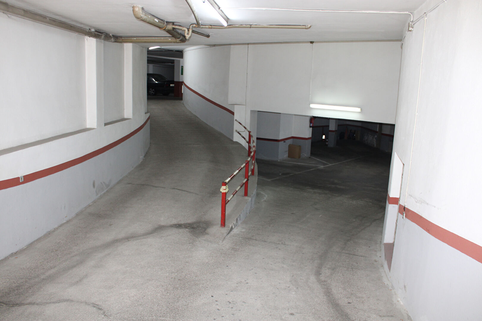 Photo Place de parking située dans la rue Puig Rom de Roses de 11m2 image 4/6