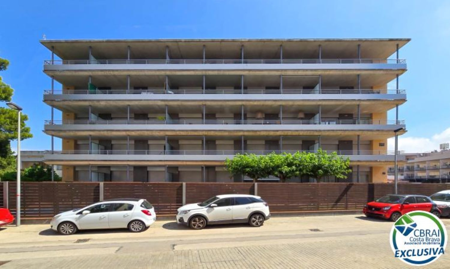 Appartement à Salatar avec vue partielle sur la mer, grande terrasse et parking privé.