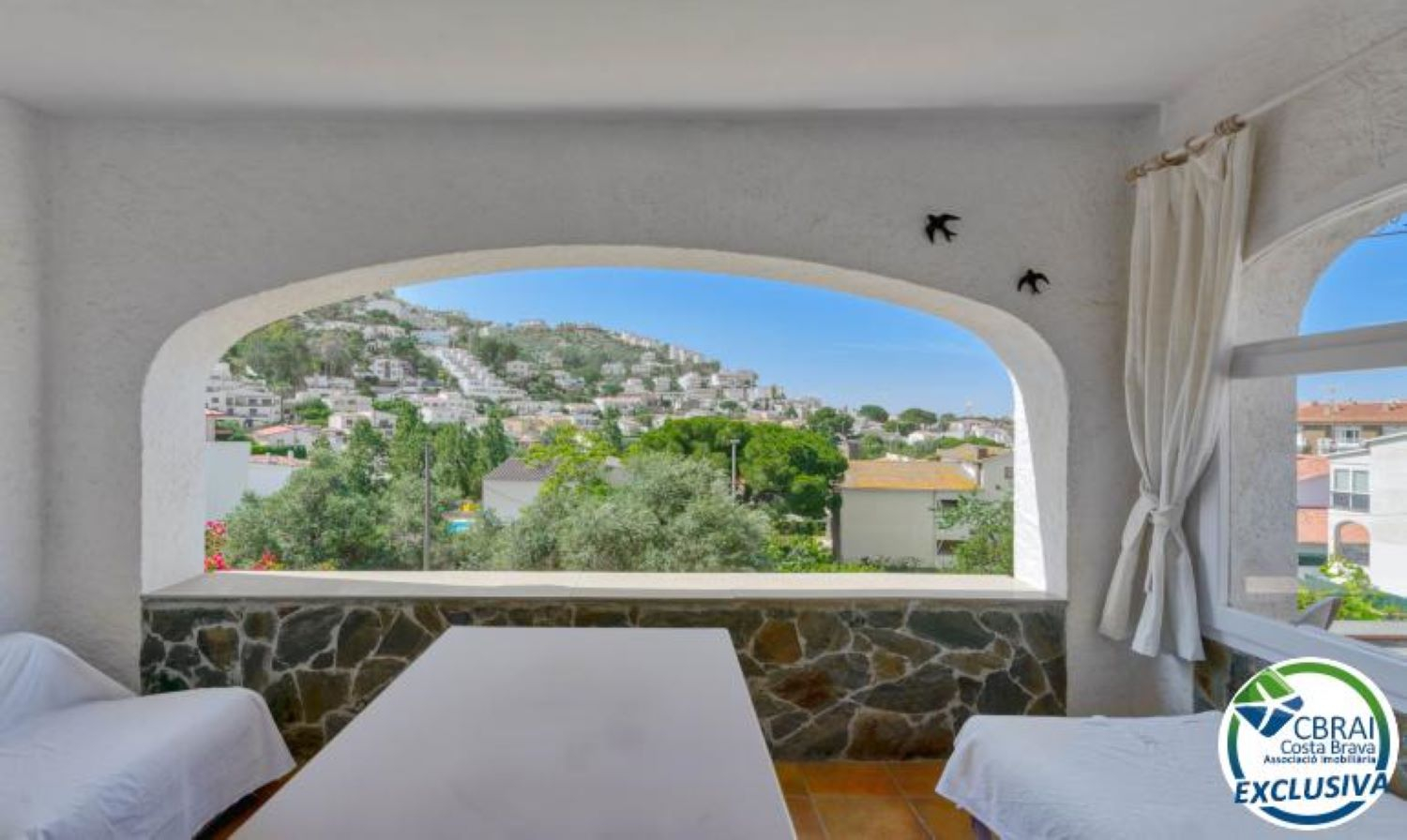 Photo Grand appartement de 3 chambres avec belle vue sur la montagne, à quelques minutes de la plage. image 3/6