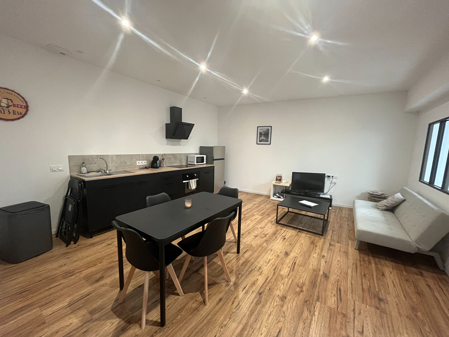 CORNÉ CENTRE - T3 DUPLEX SPACIEUX (69m²) - CALME & PARKING PRIVÉ