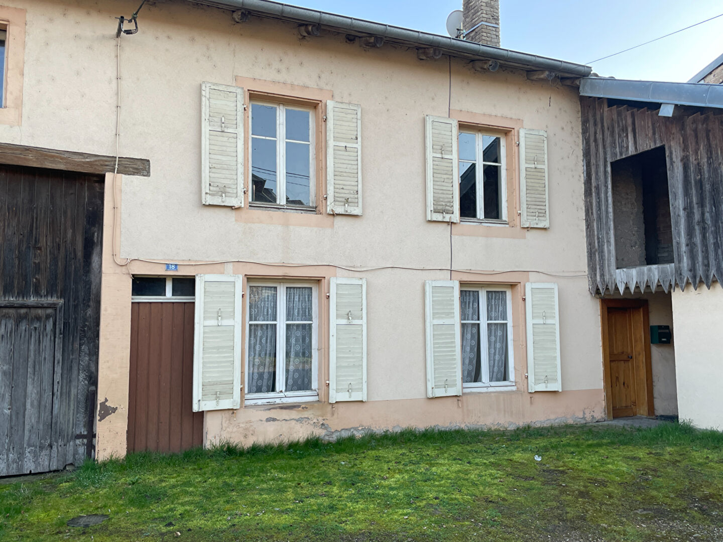 Exclusivité - Ancienne ferme lorraine à rénover avec dépendances et terrain