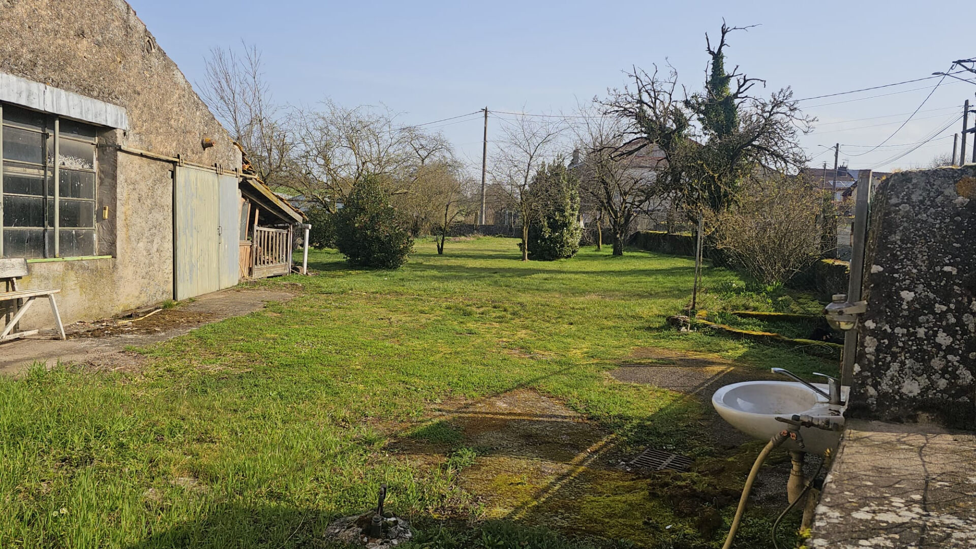 Maison avec dépendances sur terrain clos à Gelacourt (à 5 min de Baccarat)