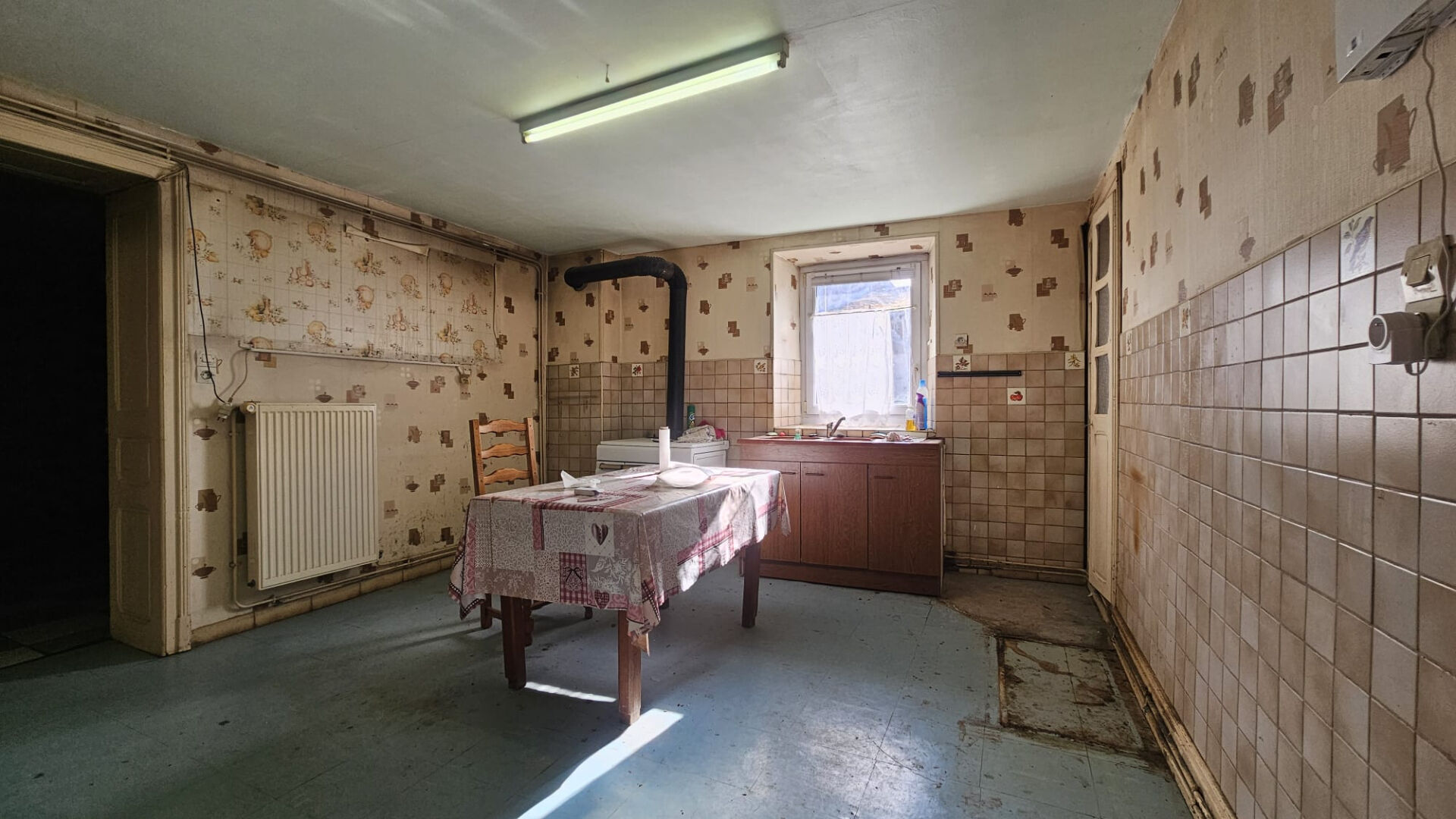 Maison avec dépendances sur terrain clos à Gelacourt (à 5 min de Baccarat)