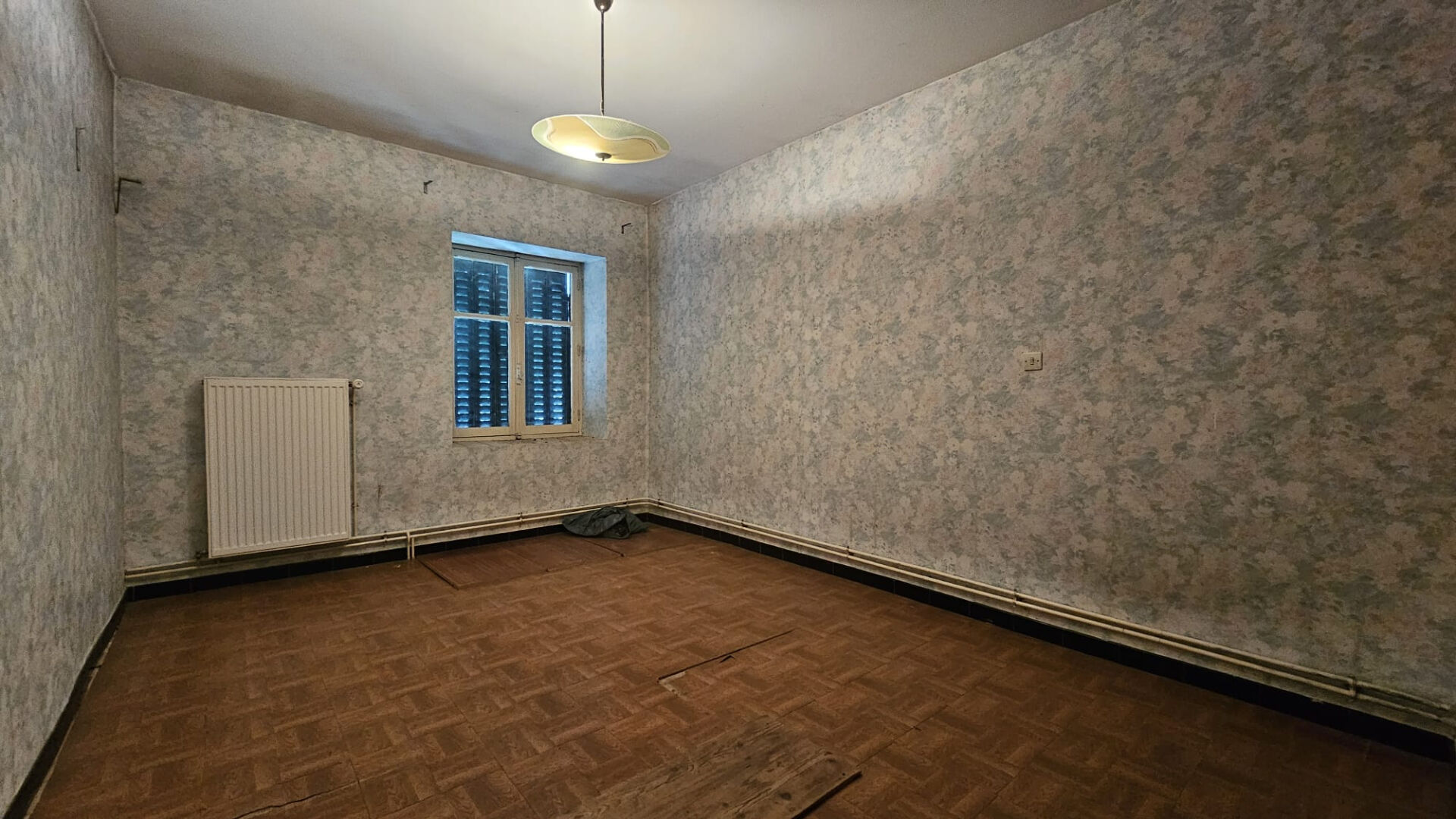 Maison avec dépendances sur terrain clos à Gelacourt (à 5 min de Baccarat)