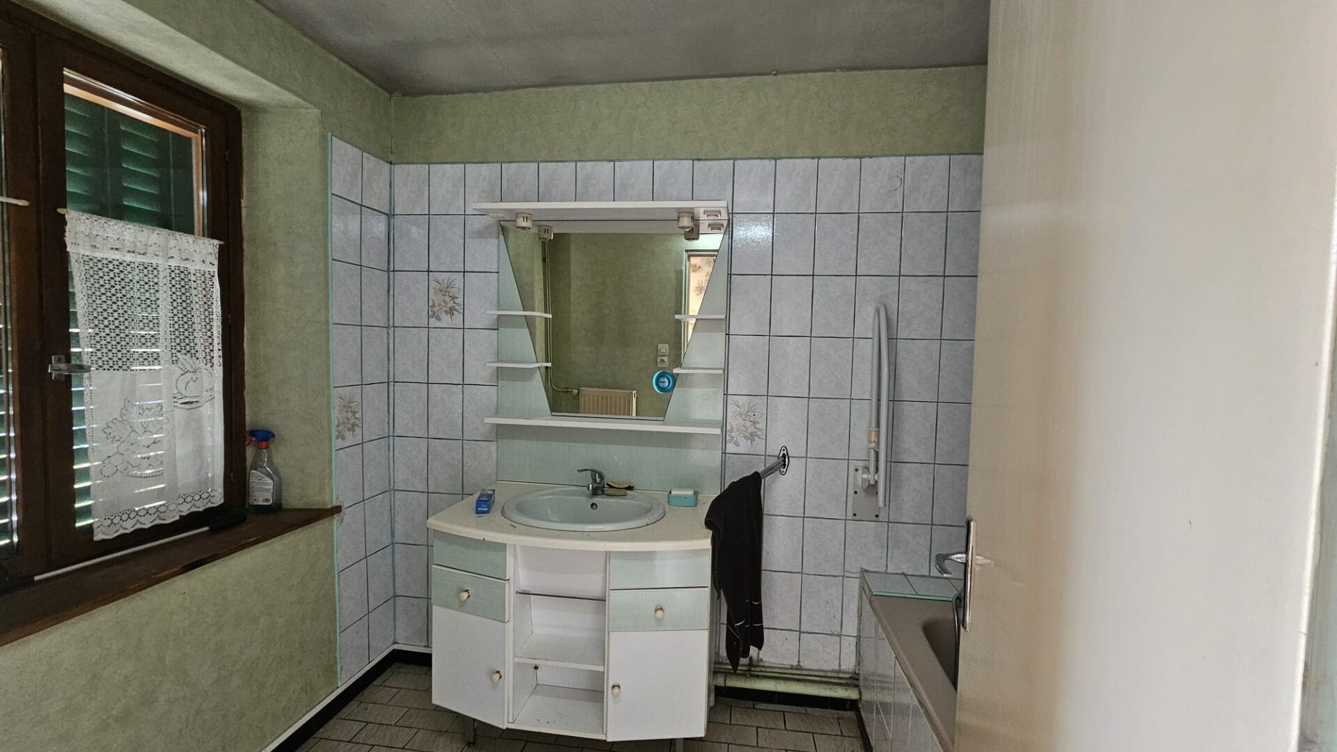 Maison avec dépendances sur terrain clos à Gelacourt (à 5 min de Baccarat)