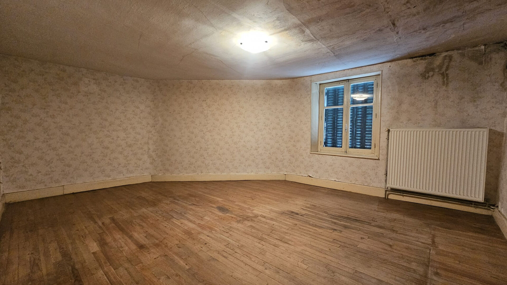 Maison avec dépendances sur terrain clos à Gelacourt (à 5 min de Baccarat)