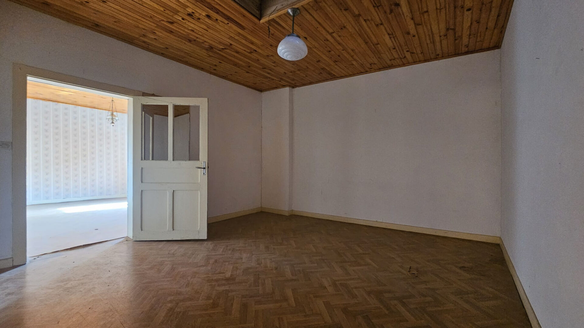 Maison avec dépendances sur terrain clos à Gelacourt (à 5 min de Baccarat)