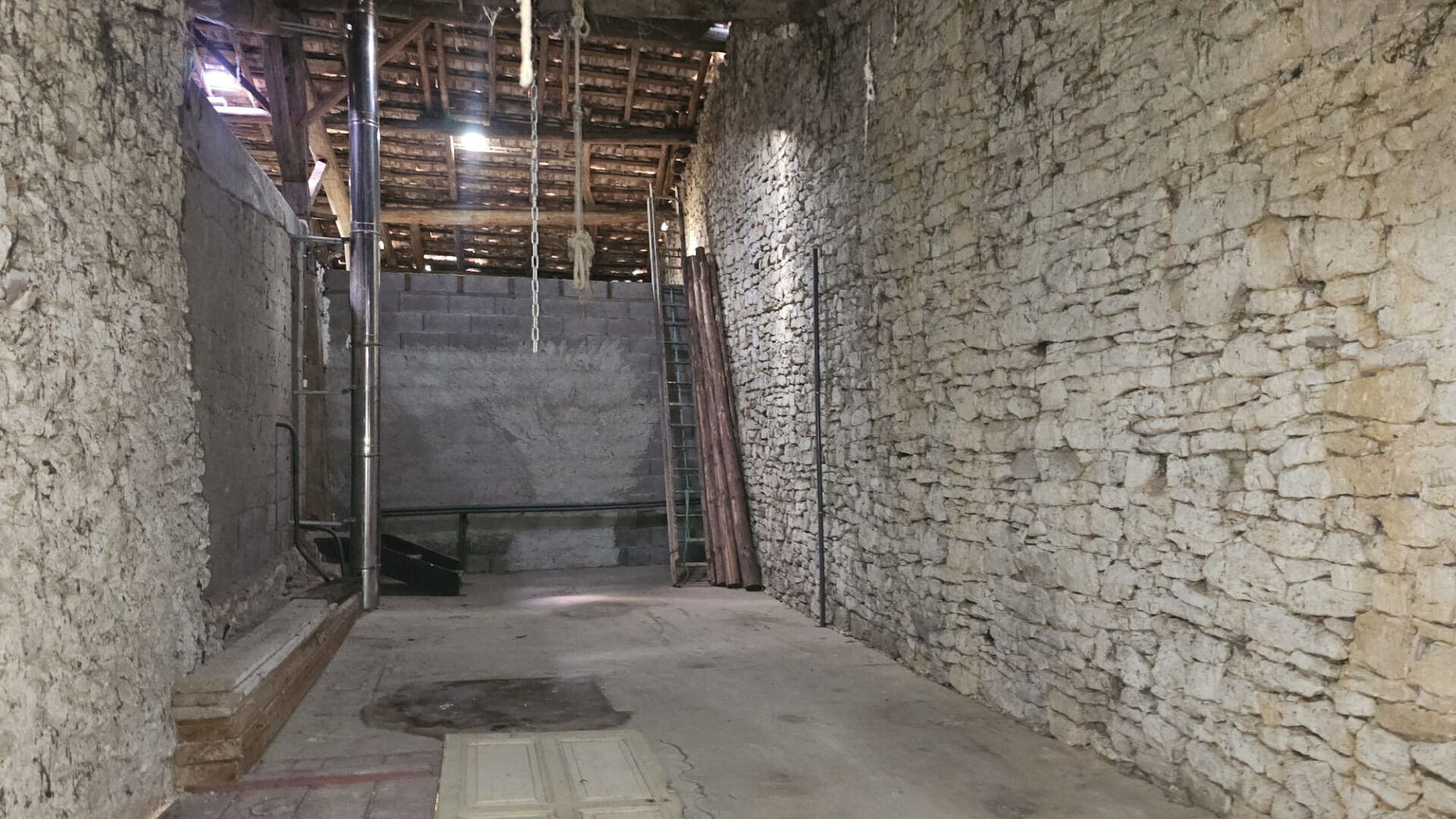 Maison avec dépendances sur terrain clos à Gelacourt (à 5 min de Baccarat)