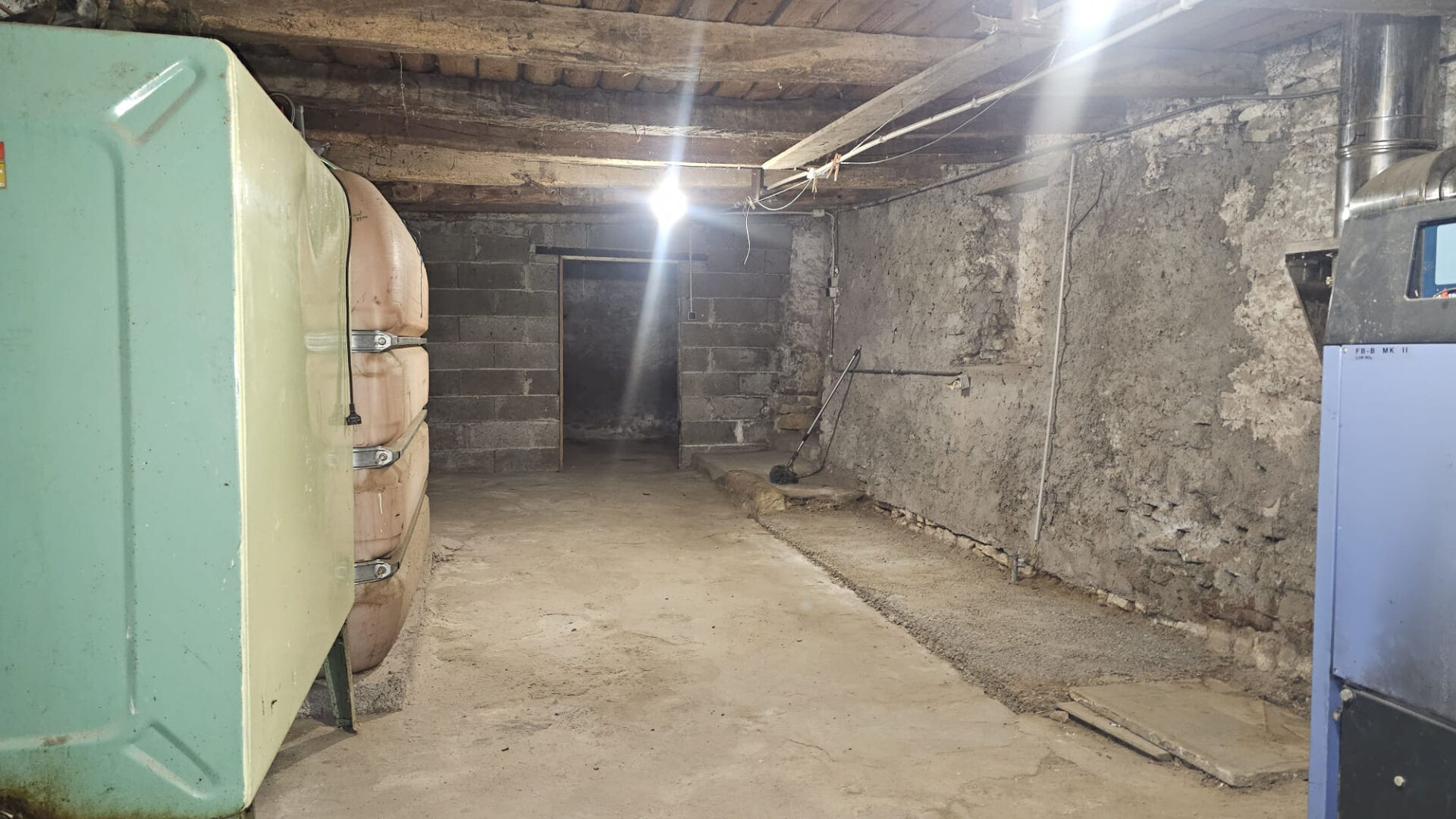 Maison avec dépendances sur terrain clos à Gelacourt (à 5 min de Baccarat)