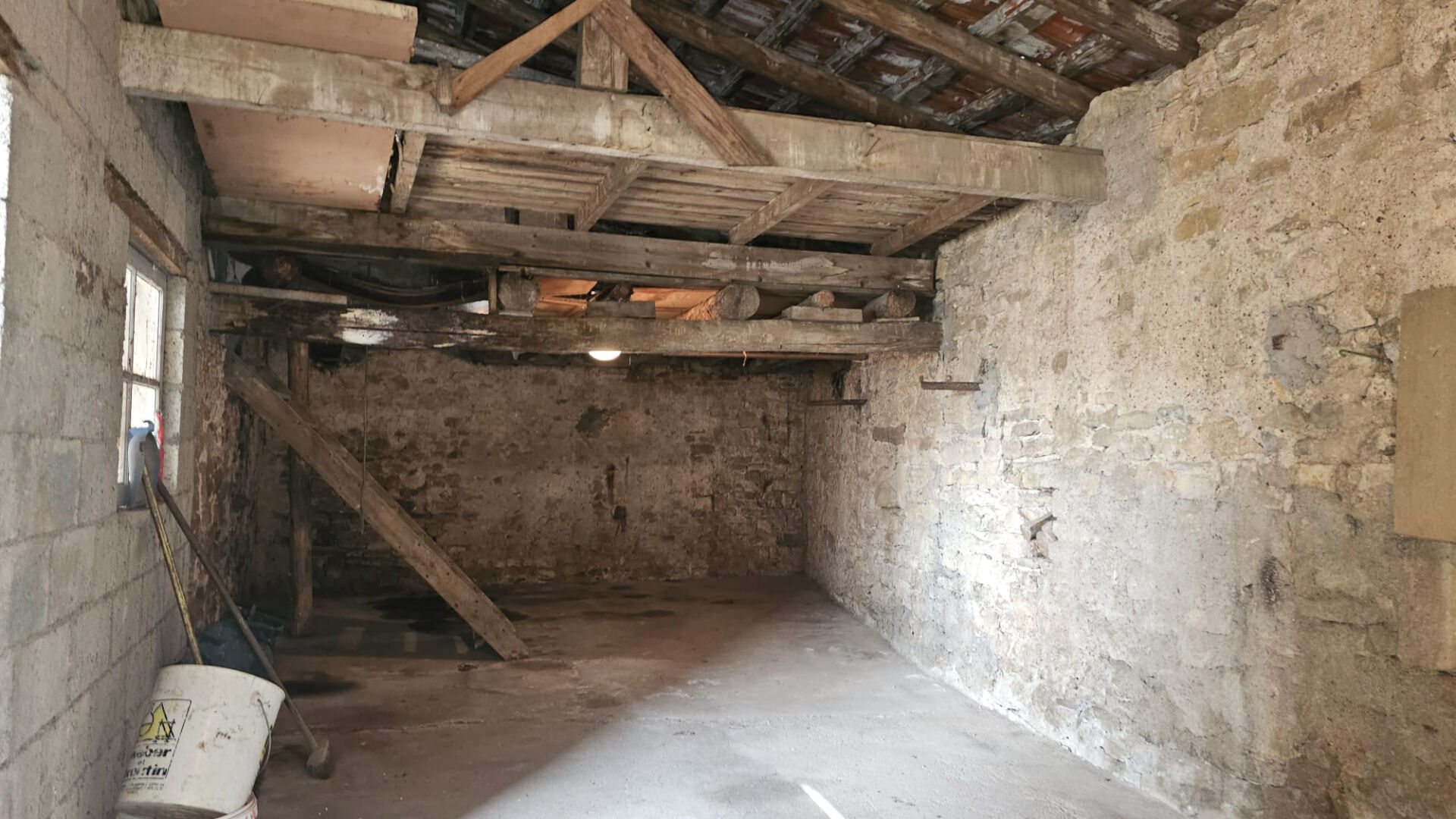 Maison avec dépendances sur terrain clos à Gelacourt (à 5 min de Baccarat)