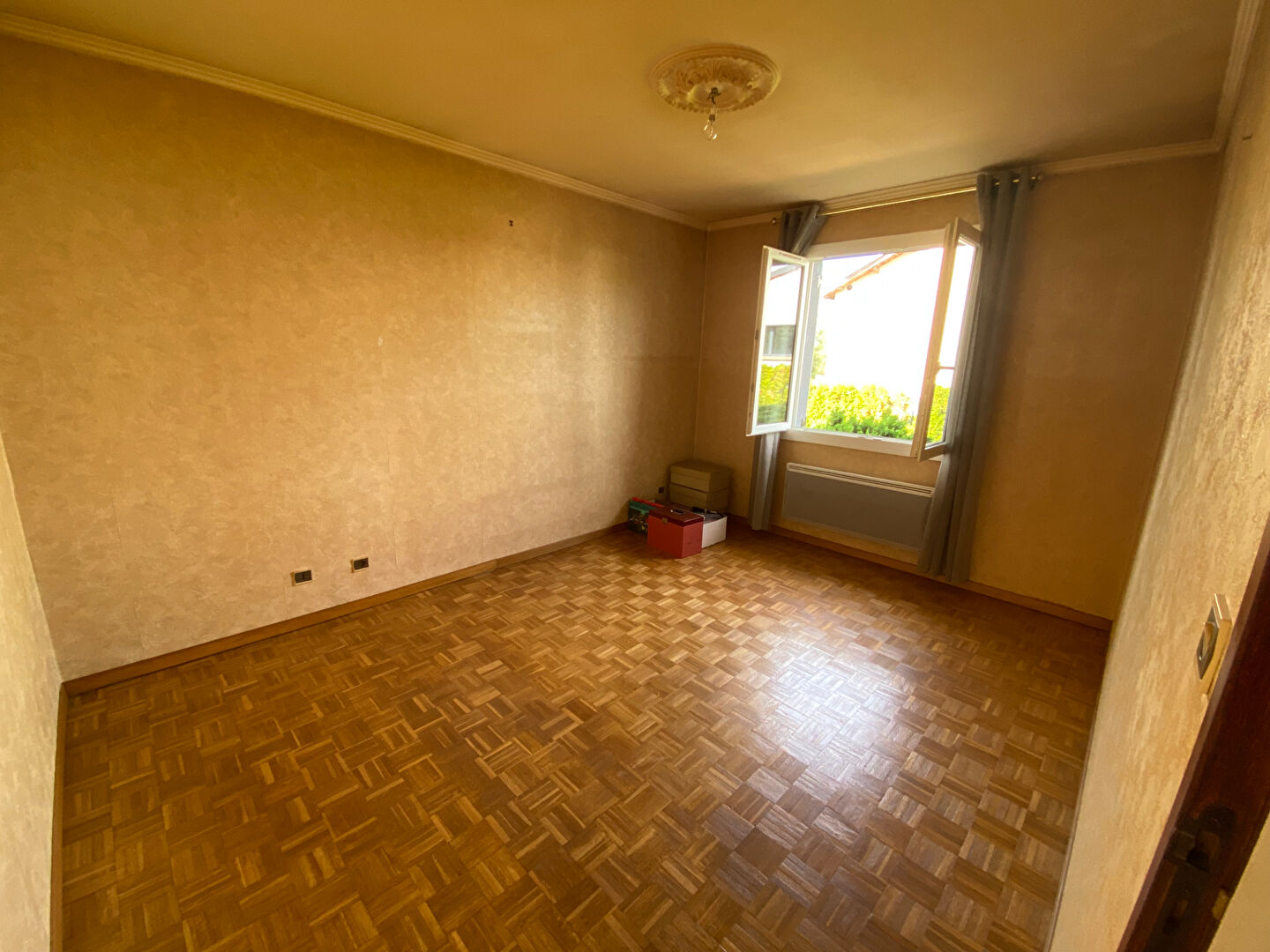 LUNÉVILLE ? Maison de plain-pied avec piscine sur terrain de 1 372M²