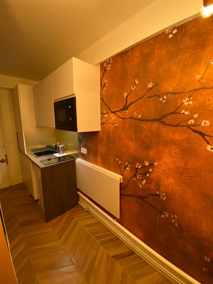 Photo Studette Paris 7e image 2/6