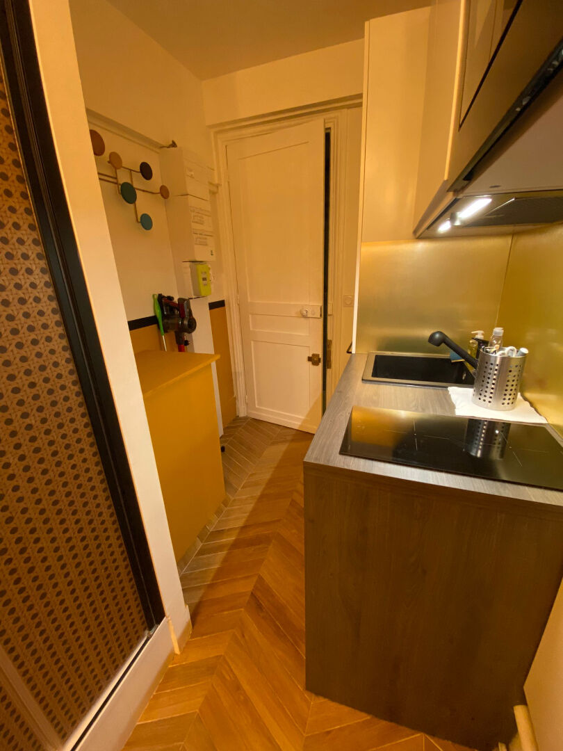 Photo Studette Paris 7e image 3/6