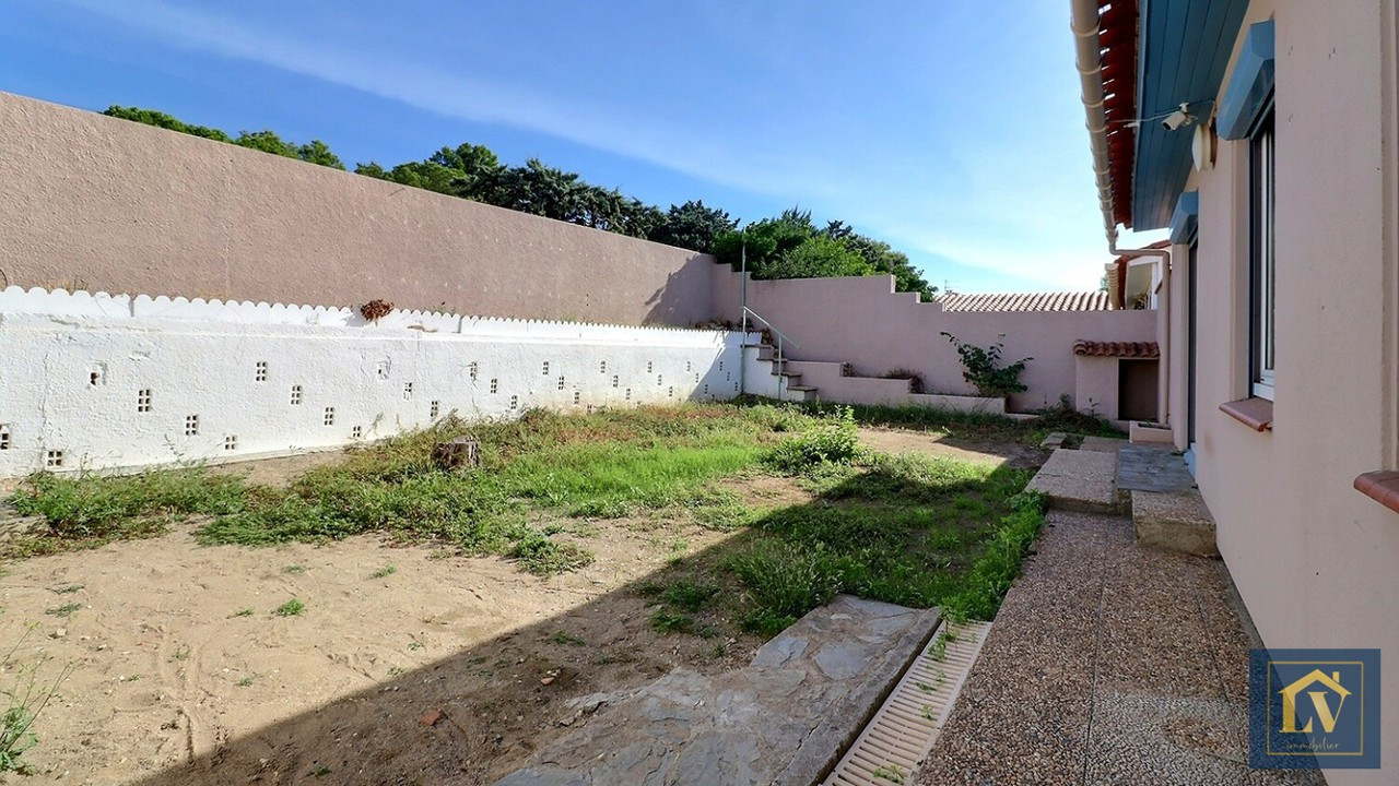 Photo Villa plain pied en 3 faces, 5 pièces, avec jardin. image 3/6